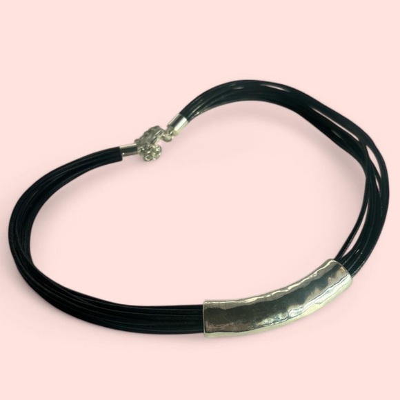 Black and Silver Necklace - Picture 1 of 2